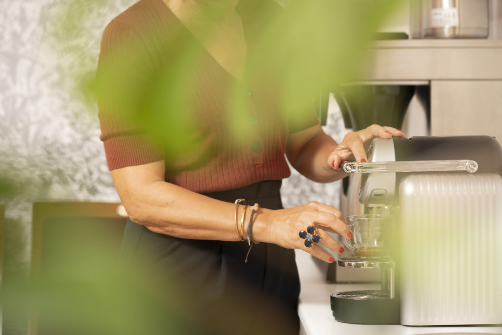 Nespresso, café, machine à café, plantes vertes